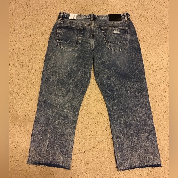 RUE 21 MENS PREMIUM DENIM NWT CROP JEANS DISTRESSED 36x26 - Picture 2 of 2